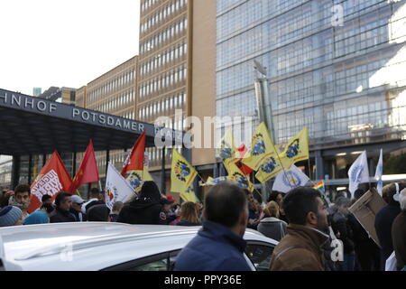 Berlin, Deutschland. 28. September 2018. . Demonstration in Berlin Mitte' Erdogan nicht willkommen" vom Potsdamer Platz auf den Großen Stern. Bild: Sao Struck/Alamy leben Nachrichten Stockfoto