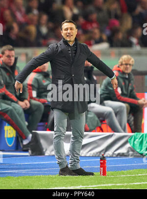 Deutsche Fußball, Berlin, 28. September 2018 Head Coach Niko Kovac (FCB) traurig, enttäuscht, wütend, Emotionen, Enttäuschung, Frustration, Frustration, Traurigkeit, Verzweiflung, Hoffnungslosigkeit, Hertha BSC Berlin - FC BAYERN MÜNCHEN - DFL-Bestimmungen verbieten die Verwendung von Fotografien als BILDSEQUENZEN und/oder quasi-VIDEO - 1. Deutsche Fussball Liga, Berlin, 28. September 2018, Saison 2018/2019, Spieltag 6 © Peter Schatz/Alamy leben Nachrichten Stockfoto