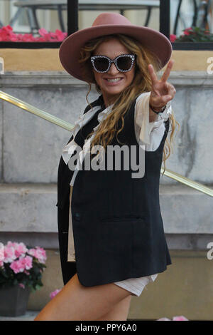 San Sebastian, Spanien. 28 Sep, 2018. Paulina Rubio kommt von Maria Cristina Hotel während der 66Th San Sebastian Film Festival in San Sebastian, Spanien am 28. September 2018. Credit: Jimmy Olsen/Medien Punch *** Keine Spanien***/Alamy leben Nachrichten Stockfoto