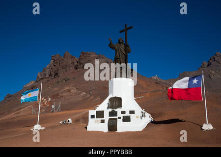 Statue von Christus (Cristo Redentor de los Andes) in der Nähe von Mountain pass Paso Los Libertadores, Argentinien, Chile Stockfoto