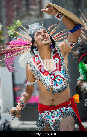 Aztec Tänzerin in Zocolo, Mexiko Stadt Stockfoto