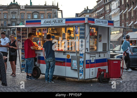 Typische und klassischen dänischen pølsevogn, Hot Dog Stand Stockfoto