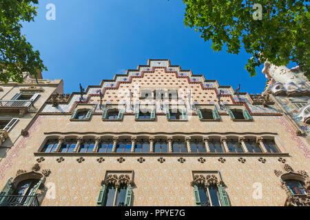 BARCELONA, Spanien - 27. Mai 2017: The Casa Ametller (Casa ist zu Hause in Spanisch) ist eine modernistische Gebäude entworfen von Josep Puig Cadafalch. Es war const Stockfoto