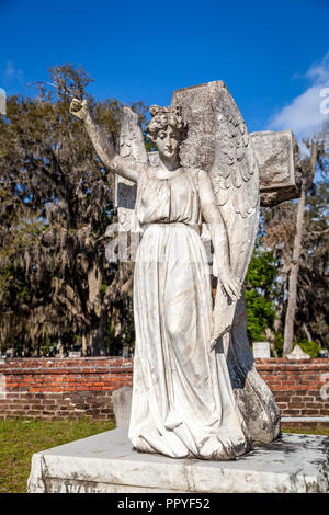 Stone Angel über eine Grabstätte. Stockfoto