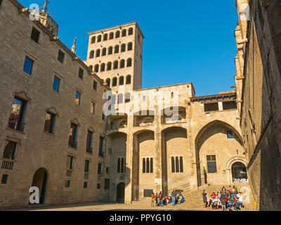 BARCELONA, Spanien - 2. SEPTEMBER 2018: Barcelona: mittelalterliche Palau Reial (Royal Palace in Katalanisch) an der Placa del Rei (King's Square), im Herzen von Barr Stockfoto