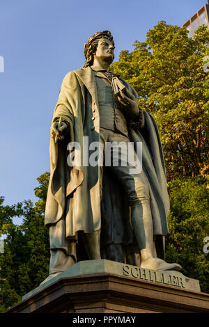 Frankfurt, Deutschland, September 05 - 2018, Denkmal des berühmten deutschen Arzt, Philosoph und Dichter Friedrich Schiller in Frankfurt Deutschland in warmen e Stockfoto