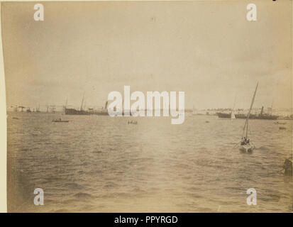 Boote auf dem Wasser; 1860 - 1880; getönte Eiweiß silber Drucken Stockfoto