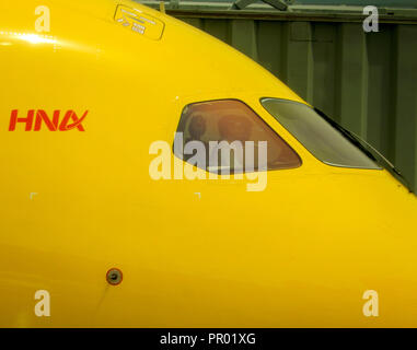 SEATTLE, WA - JUNI 2019: in der Nähe der Nase und Cockpit Fenster eines Hainan Airlines Boeing 787 Dreamliner in Seattle Tacoma Airport. Stockfoto