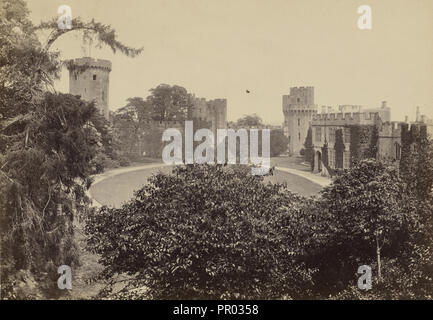 Warwick Castle, den inneren Hof, vom Berg; Francis Bedford, Englisch, 1815,1816 - 1894, Chester, England; 1860 Stockfoto