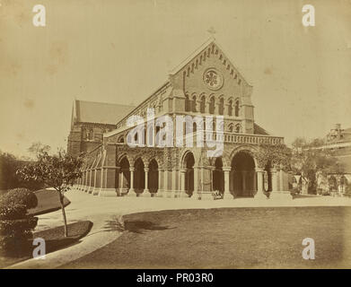 Die Kathedrale, Shanghai; unbekannter Hersteller; Shanghai, China; ca. 1870; Eiklar silber Drucken Stockfoto