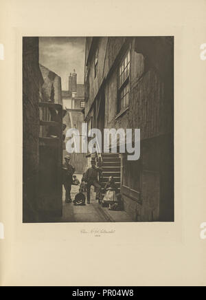 Schließen Nr. 28 Saltmarket; Thomas Annan, Scottish, 1829-1887, Glasgow, Schottland; negative 1868, Druck 1900; Photogravure Stockfoto