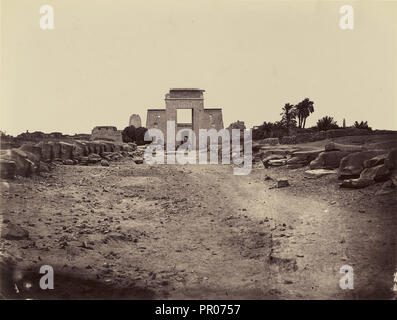 Avenue des Sphinx et propylone ptolemeen, Karnak, Theben-west; Félix Bonfils, Französisch, 1831 - 1885, Theben, Ägypten; 1872; Eiklar Stockfoto