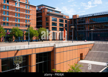 3. August 2018, Lyon Frankreich: Blick auf Cite Internationale oder Internationale Stadt in Lyon Frankreich von dem Architekten Renzo Piano mit Xavier Veilhans sculpt Stockfoto