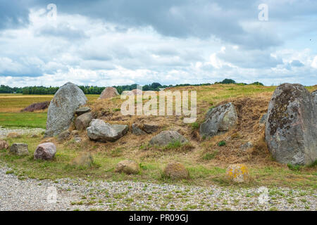 Die Long Barrow von Gronsalen auf Moen Island, Dänemark, Skandinavien, Europa. Stockfoto