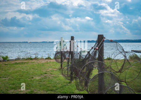 Gefederte Fischernetze in Nyord Havn auf nyord Island, Dänemark, Skandinavien, Europa. Stockfoto