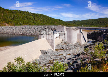 Dam am Behälter Süßwassersee Mosvatn (Mosvann), Teil des UNESCO-Weltkulturerbe im industriellen Rjukan-Notodden Telemark County, Norwegen Stockfoto