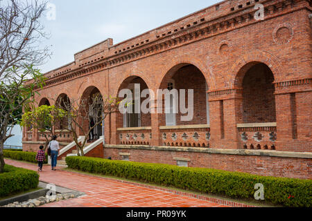 Außenansicht des roten Backsteingebäude der ehemaligen britischen Konsulat Residence bei Takou in Kaohsiung, Taiwan Stockfoto