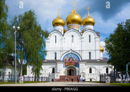 Jaroslawl, Russland - August 7, 2018: Kathedrale in Jaroslawl, Russland. Es ist mittelalterlichen russischen Orthodoxen Kirche, die Anfang 12 gebaut wurde Stockfoto