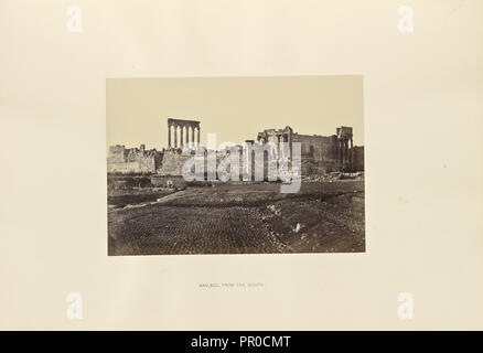 Baalbec, aus dem Süden; Francis Frith, Englisch, 1822-1898, Baalbek, Libanon; 1858; Eiklar silber Drucken Stockfoto