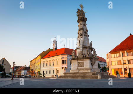Budapest, Ungarn - 17. August 2018: Morgen Blick auf Trinity Square im historischen Stadtzentrum von Budapest, Ungarn. Stockfoto