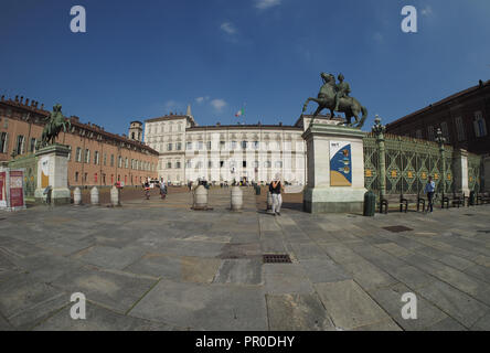 TURIN, Italien - ca. September 2018: Die Piazza Castello mit fisheye Objektiv gesehen Stockfoto