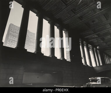 Untitled, Parkway unter Struktur, New York; Berenice Abbott, amerikanischen, 1898-1991, New York City, New York, United States Stockfoto