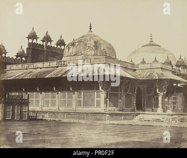 Futtehpour-Sicri, Tombeau en marbre Blanc dans la Cour de la Grande Mosquée; Baron Alexis de La Grange, Französisch, 1825 - 1917 Stockfoto