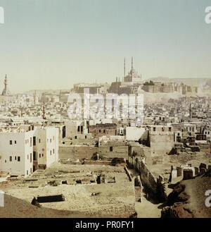 Blick auf die Altstadt von Kairo, Ägypten mit Blick auf die Zitadelle von Saladin auf Muqattam Hill 1906 - Alben im Nahen und Mittleren Osten Stockfoto