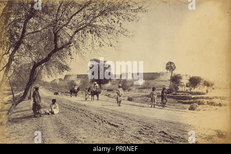 Peshawar Fort aus dem Gefängnis; John Burke, der irischen, der ca. 1843 - 1900, Peshawar, Pakistan; 1878; Eiklar silber Drucken Stockfoto