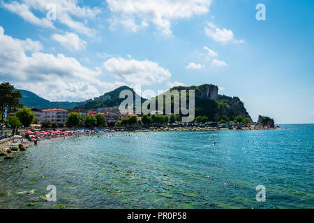 Amasra, Türkei - Juli 2018: Meerblick von Amasra, einem beliebten Badeort in der Schwarzmeerregion der Türkei. Stockfoto