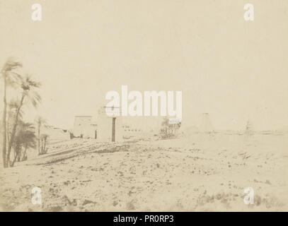 Tempel und Palmen, mit Blick auf die Ruinen, Karnak; Johannes Beasly Greene, Amerikanische, geboren in Frankreich, 1832 - 1856, Negativ: Ägypten; 1854 Stockfoto