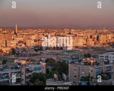 Aleppo - eine der ältesten ununterbrochen bewohnten Städte der Welt und die zweitgrößte Stadt in Syrien (vor dem Krieg). Stockfoto