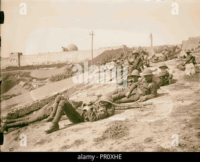 Yorkshire Infanterie Warten auf Rückkehr der Heiligen Flagge, April 8th, 1920. 1920, Jerusalem, Israel Stockfoto