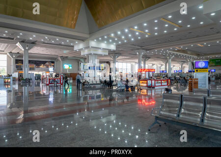 Shiraz, Iran - Juni, 2018: Shiraz Shahid Dastgheib International Airport Abflug terminal Architektur. Shiraz Flughafen ist einer der verkehrsreichsten Flughafen Stockfoto