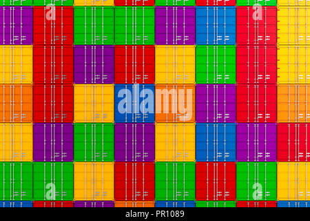 3D-Render aus gestapelten bunten Frachtcontainern Stockfoto