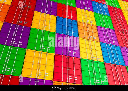 3D-Render aus gestapelten bunten Frachtcontainern Stockfoto