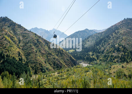 Tian Shan Gebirge Medeo Bereich Landschaft in der Nähe von Almaty, Kasachstan im Sommer Stockfoto