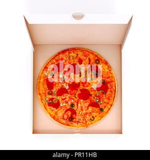 3D-Render der leckeren Pizza und Box auf weißem Hintergrund Stockfoto