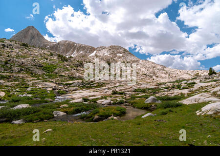 Evolution Lake Einlass. John Muir Trail/Pacific Crest Trail; Sequoia Kings Canyon Wilderness; Kings Canyon National Park; Berge der Sierra Nevada, Calif Stockfoto