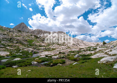 Evolution Lake Einlass. John Muir Trail/Pacific Crest Trail; Sequoia Kings Canyon Wilderness; Kings Canyon National Park; Berge der Sierra Nevada, Calif Stockfoto