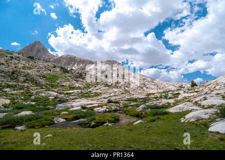 Evolution Lake Einlass. John Muir Trail/Pacific Crest Trail; Sequoia Kings Canyon Wilderness; Kings Canyon National Park; Berge der Sierra Nevada, Calif Stockfoto