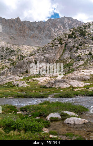 Evolution Lake Einlass. John Muir Trail/Pacific Crest Trail; Sequoia Kings Canyon Wilderness; Kings Canyon National Park; Berge der Sierra Nevada, Calif Stockfoto