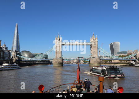 Der Shard, die Tower Bridge, 20 Fenchurch Street, an Bord der Raddampfer Waverley, Themse, London, UK, 27. September 2018, Foto von Richard Goldschmi Stockfoto