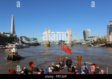 Der Shard, die Tower Bridge, 20 Fenchurch Street, an Bord der Raddampfer Waverley, Themse, London, UK, 27. September 2018, Foto von Richard Goldschmi Stockfoto