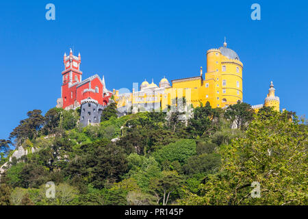 Der Pena-palast, UNESCO-Weltkulturerbe, in der Nähe von Sintra, Portugal, Europa Stockfoto