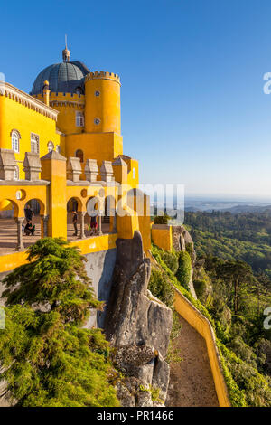 Der Pena-palast, UNESCO-Weltkulturerbe, in der Nähe von Sintra, Portugal, Europa Stockfoto