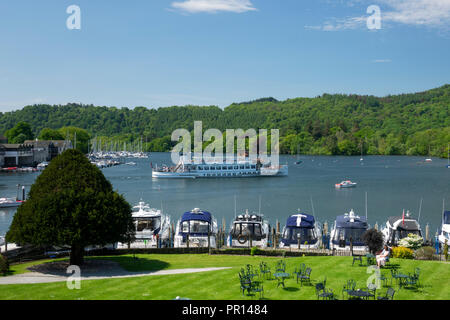 Kreuzfahrtschiff MV Teal am Lake Windermere am Bowness, Lake District National Park, UNESCO-Weltkulturerbe, Cumbria, England, Vereinigtes Königreich, Europa Stockfoto