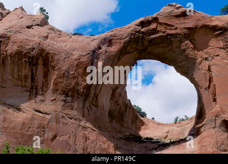Natural Arch von Window Rock, Arizona, Navajo Nation Wahrzeichen. Foto Stockfoto
