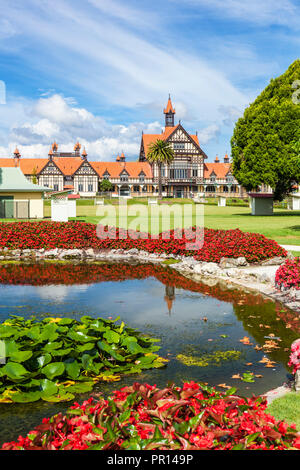 Tudor Stil Rotorua Museum und den Government Gardens, Rotorua, North Island, Neuseeland, Pazifische Stockfoto