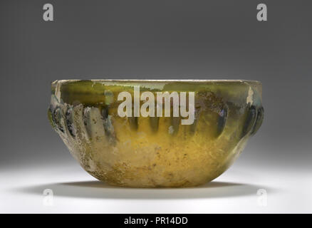 Gerippt Schüssel; Workshop im östlichen Mittelmeer, Östliches Mittelmeer; spätes 1. Jahrhundert v. Chr. - frühe 1. Jahrhundert A. D; Glas Stockfoto